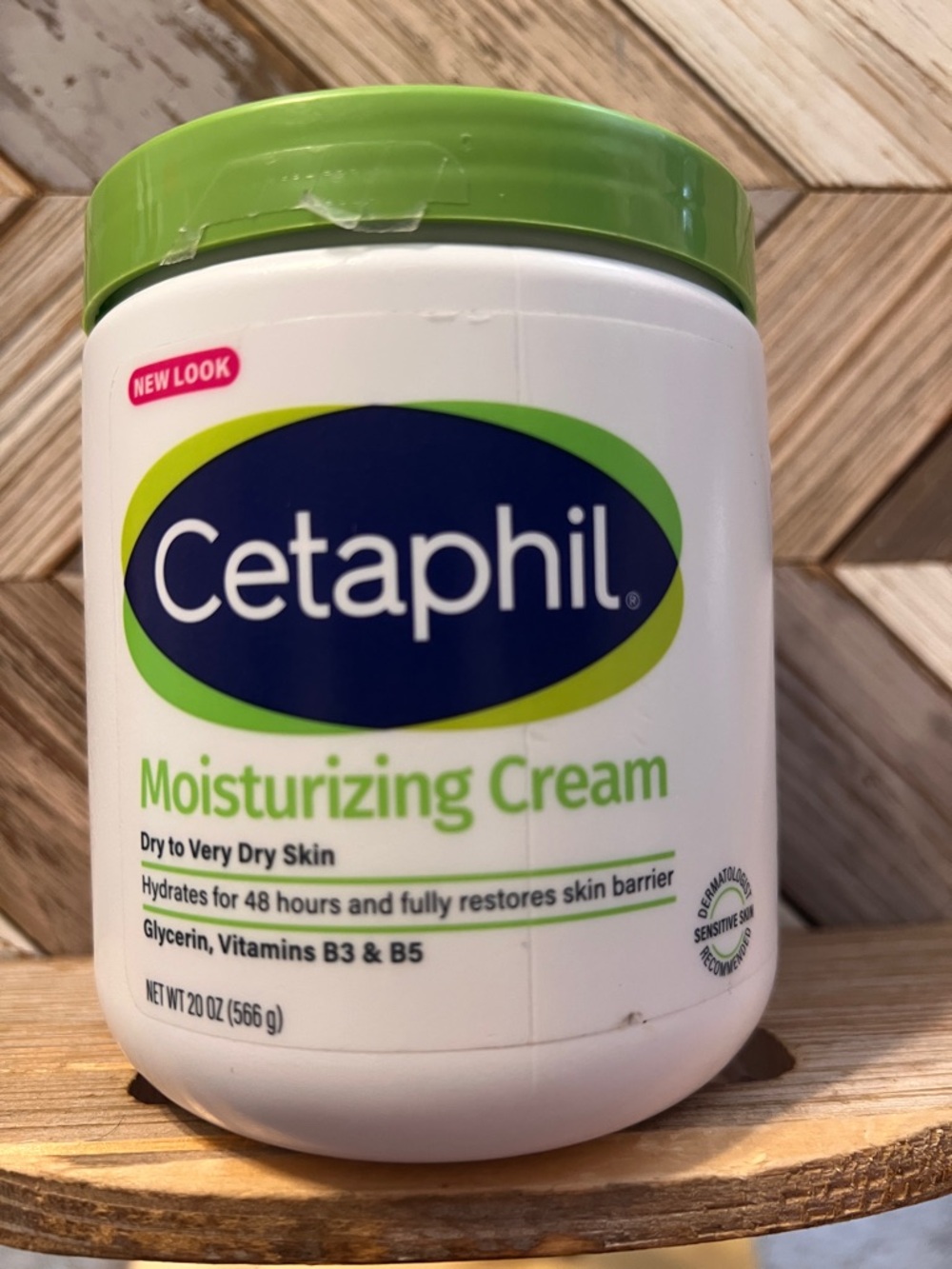 Cetaphil Moisturizing Cream - Green & White